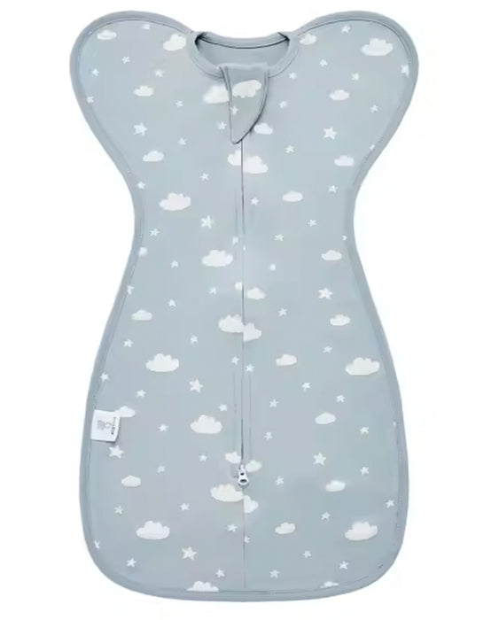 Honeybears Inbakerslaapzak – Slaapzak baby – Inbakerdoek baby – Wolkjes - 3 tot 6 maanden - 68 cm