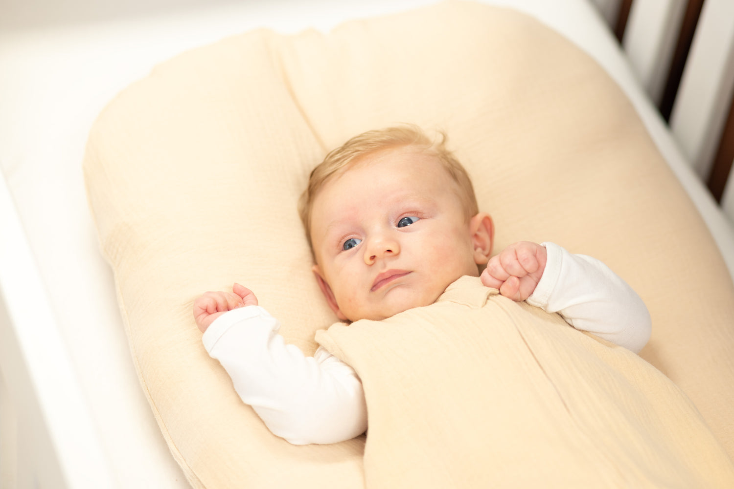 Babynest  – Wasbaar baby nestje – Hydrofiel nestje - Beige met extra lichtgrijze hoes – 78 x 50 cm