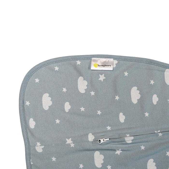 Honeybears Inbakerslaapzak – Slaapzak baby – Inbakerdoek baby – Wolkjes - 0 tot 3 maanden - 60 cm
